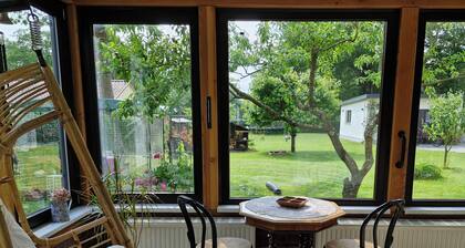Ferienwohnung am Herrensteig und Mirower See mit Wintergarten und Terrasse