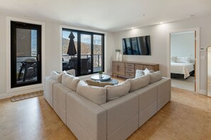 3 室のベッドルーム、アイロン / アイロン台、WiFi、ベッドシーツ