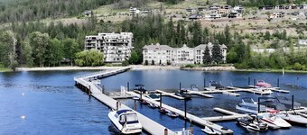 NEW Large Lakefront condo with boat slip. pool, gym *Lakeview and large balcony*