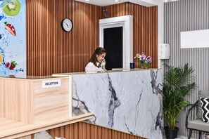 Reception - LemonRock Comfort (Male)