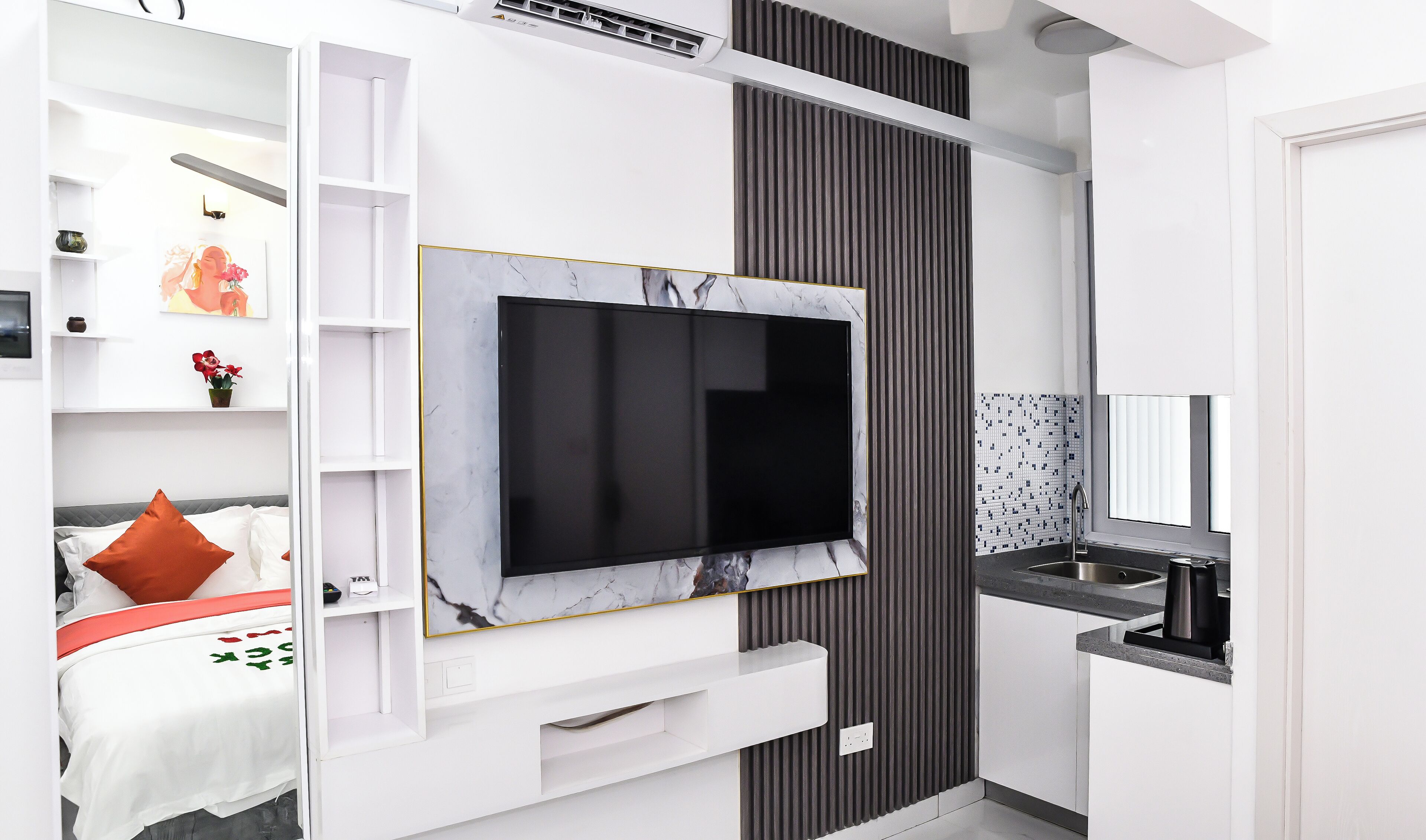 Deluxe Double or Twin Room, 1 Queen Bed, Courtyard View | Minibar, in-room safe, individually furnished, free WiFi