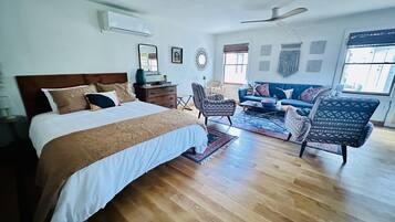 1 bedroom, desk, iron/ironing board, WiFi