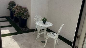 Studio, Private Bathroom | Garden