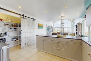 Fridge, microwave, oven, stovetop - Beautiful home with incredible views, large deck & yard, pool, private hot tub (Waikoloa Village)