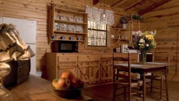 Cabin, 1 Bedroom, Hill View | Private kitchen | Full-size fridge, microwave, oven, stovetop