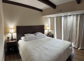 2 bedrooms, free WiFi, bed sheets - 2 Bedroom Condo in Kimberling on Table Rock with Lake View near SDC (Kimberling City)