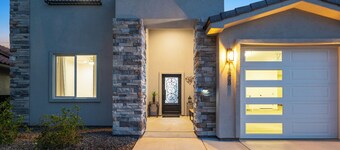 6 BDR Modern Home w/River & Beach Access!