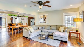 A spacious living room with a sectional sofa, a dining area with a wooden table and chairs, and a kitchen in the background. - 7 Mi to Dtwn: Family Retreat in Chattanooga (Chattanooga)