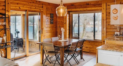 Lakefront Getaway w/ Fire Pit in Akron