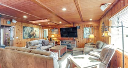 16 Mi to Mogollon Rim: Home w/ Deck in Payson!