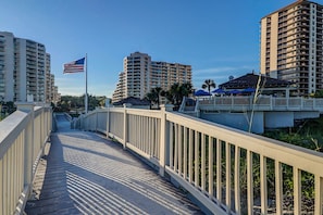 Property grounds - Serene condo with screened porch, pools, hot tub - close to beach & golf (Myrtle Beach)