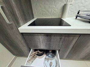 Fridge, microwave, stovetop, coffee/tea maker
