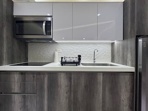 Fridge, microwave, stovetop, coffee/tea maker