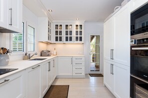 Réfrigérateur, micro-ondes, four, lave-vaisselle