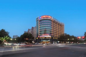 Unclassified image, 2 of 30, button - Yuzhou Peace Hotel (Hotan City)