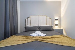 3 bedrooms, desk, iron/ironing board, travel cot