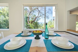 Dining - Coastal Acres (Saanichton)
