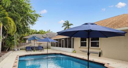 Heated pool, pool table, heart of Wellington!