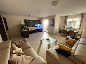 Appartement (One Bedroom Apartment) | Salle de séjour
