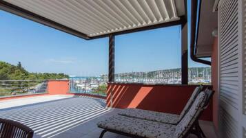 Apartment (Two Bedroom Apartment) | Terrace/patio