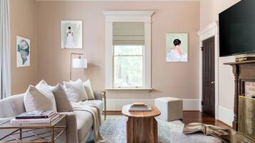 Smart TV, books, stereo