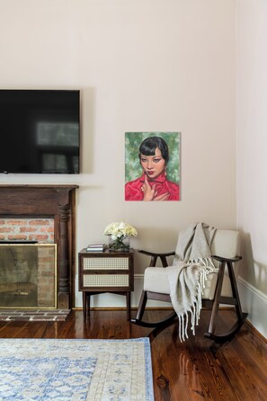 Smart TV, books, stereo