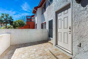 Exterior - Charming townhome with patio, W/D, central AC, close to beach & golf (Myrtle Beach)