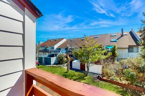 Property grounds - Charming townhome with patio, W/D, central AC, close to beach & golf (Myrtle Beach)