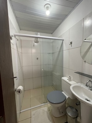 Comfort Room | 1 bedroom, free WiFi, bed sheets