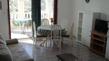 Apartment (One Bedroom Apartment with Sea View a) | 4 bedrooms