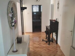 独立别墅 (Five Bedroom Holiday Home with Terrac) | 大堂