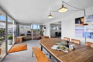 Dining - Oakura Oasis - Coastal Retreat with Spa (Ōakura)