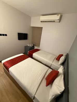 Classic Studio, City View | In-room safe, iron/ironing board, free WiFi - AL SHARQ HOTEL L L C (Sharjah)