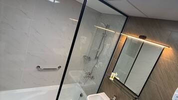 Classic Suite, City View | Bathroom | Hair dryer, towels, soap, shampoo