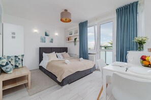1 bedroom, iron/ironing board, free WiFi, bed sheets - XO Luxury Metro Residence (Warszawa)
