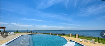 Lake house Estate with 5 bedrooms and AC, WiFi on Lake Bois D"arc 19K sq. acres!