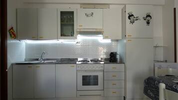 Mikrowelle, Ofen, Herdplatte, Wasserkocher