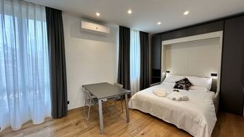 1 bedroom, in-room safe, free WiFi, bed sheets