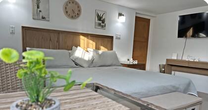 Charming studio in quiet, adorable location in Christ Church with WiFi, AC & TV.