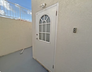 Property grounds - Charming studio in quiet, adorable location in Christ Church with WiFi, AC & TV. (Christ Church)