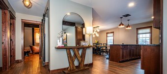 Exquisite rustic-contemporary 2 BR Artist Colony condo in a prime location