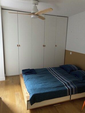 2 Schlafzimmer, Schreibtisch, Bügeleisen/Bügelbrett, WLAN