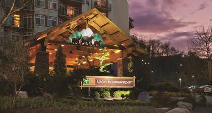Adventure Awaits at Our 1BR Gatlinburg Getaway – Walk, Splash, Explore!