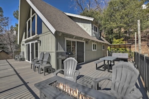 Outdoor dining - Bow N Arrow Lodge For 8! (Lake Arrowhead)