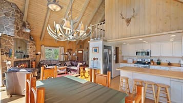 House, Multiple Beds, Patio, Mountain View (Bow N Arrow Lodge) | Interior