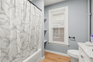 Toallas, jabón, papel de baño