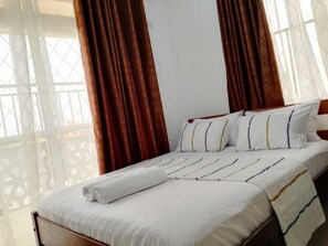 1 chambre, bureau, fer et planche à repasser, Wi-Fi
