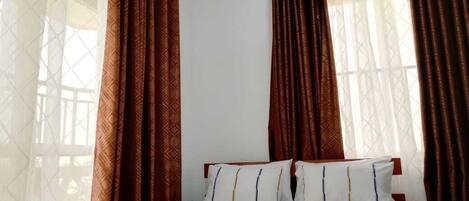 1 chambre, bureau, fer et planche à repasser, Wi-Fi