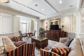 Smart TV - Emerald Grande- Harborfront 3BR/2BA condo sleeps 8 (Destin)