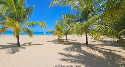 Private Villa 5BR A/C / 80m beach-restaurants-bars / private pool & garden /WIFI